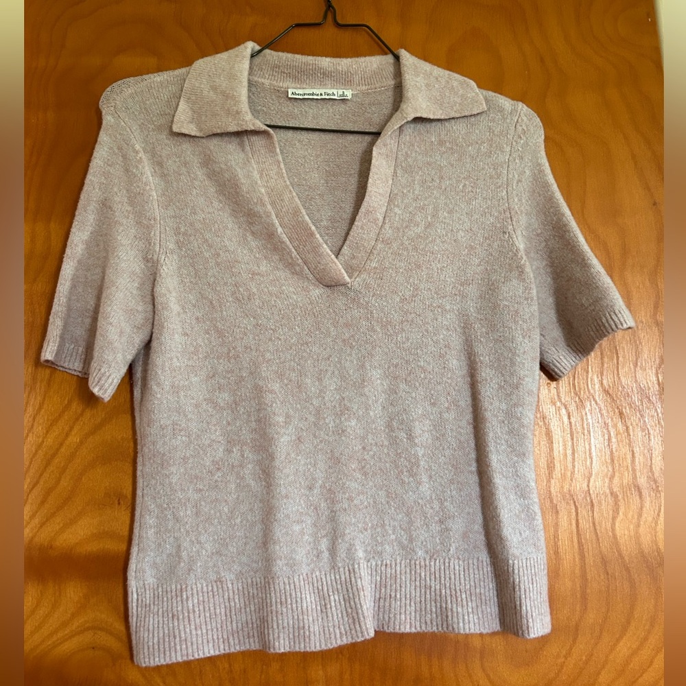 Abercrombie & Fitch light pink sweater